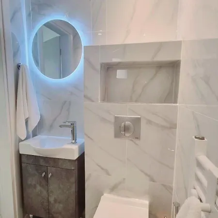 Frida's Urban Escape * テッサロニキ